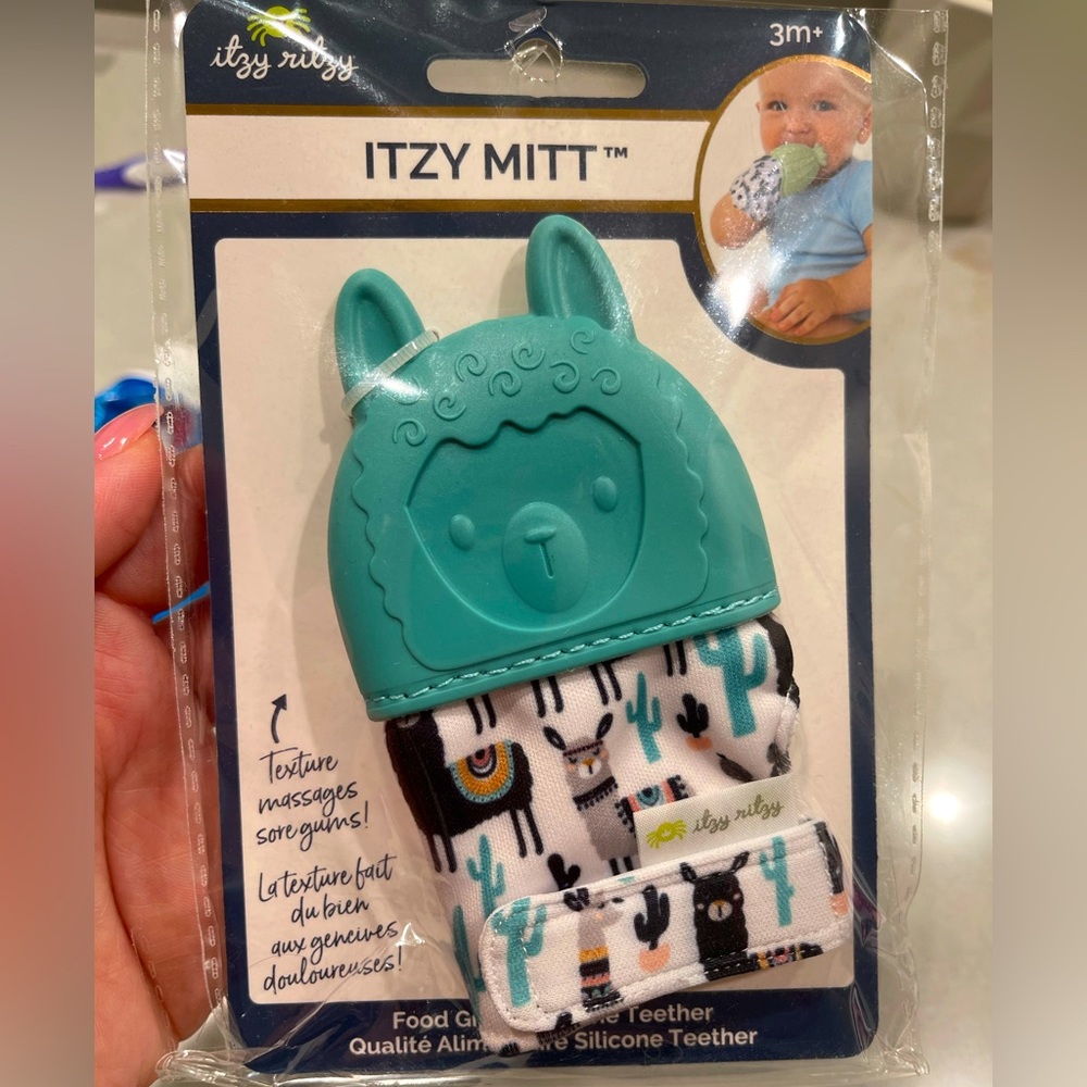 Itzy Ritzy baby teething mitt